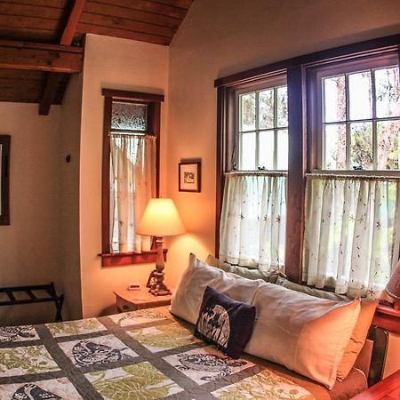 Ferny Hollow: Romantic Rainforest Cottage Volcano Esterno foto