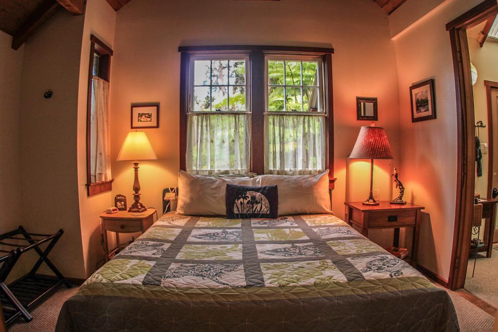 Ferny Hollow: Romantic Rainforest Cottage Volcano Esterno foto