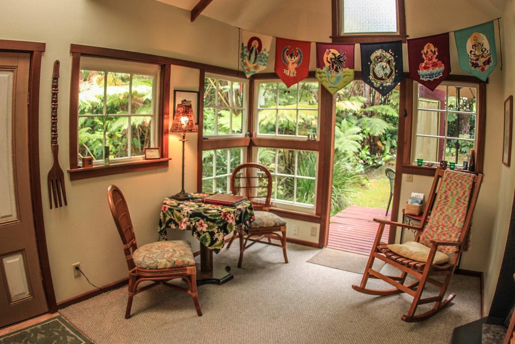 Ferny Hollow: Romantic Rainforest Cottage Volcano Esterno foto